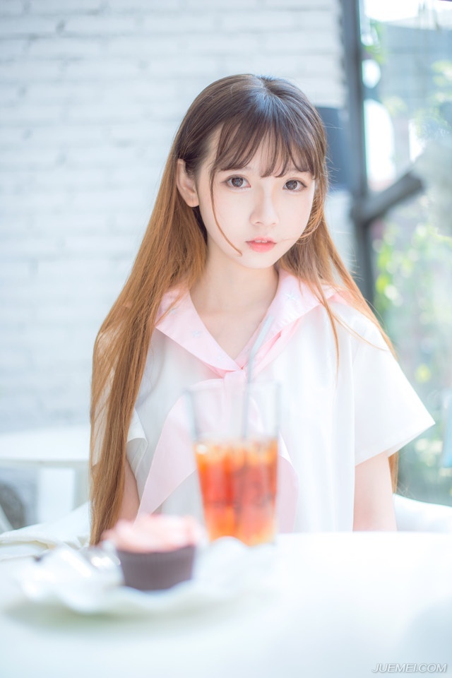 “若论军略，他未必强过你，但此人善谋，同样善心计，当初在鹿门书院之时，水镜先生将我二人并列，极擅决胜于战场之外，荆州之时，曾不费一兵一卒，助刘备拿下荆襄九郡，万不可小觑！”庞统点点头道。